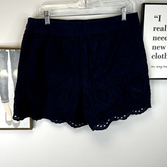 Ann Taylor Loft Navy Eyelet Fully Lined Flat Front Shorts Scalloped Hem SZ 8 - Picture 4 of 7